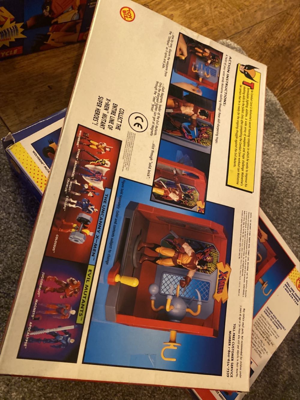 Xmen Wolverine Combat Cave  action figure collectible [Barcode 035112049715] - Main Image 3