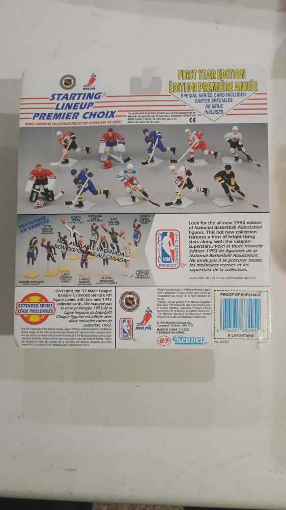 93 Pat LaFontaine-Canadian - Hasbo / Kenner (Hockey) action figure collectible [Barcode 076281682952] - Main Image 2