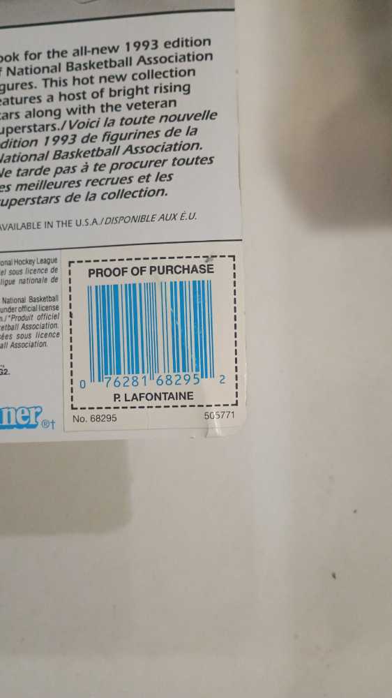 93 Pat LaFontaine-Canadian - Hasbo / Kenner (Hockey) action figure collectible [Barcode 076281682952] - Main Image 4