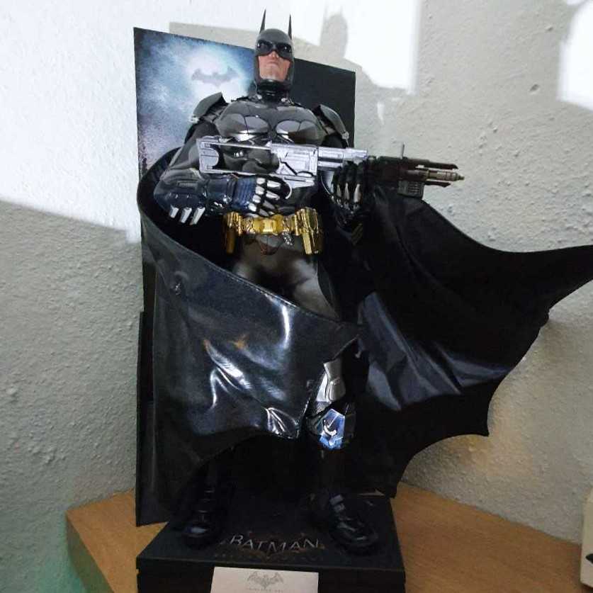 Hot Toys VGM 26 - Batman (Arkham Knight) - Hot Toys (Arkham Night) action figure collectible - Main Image 2