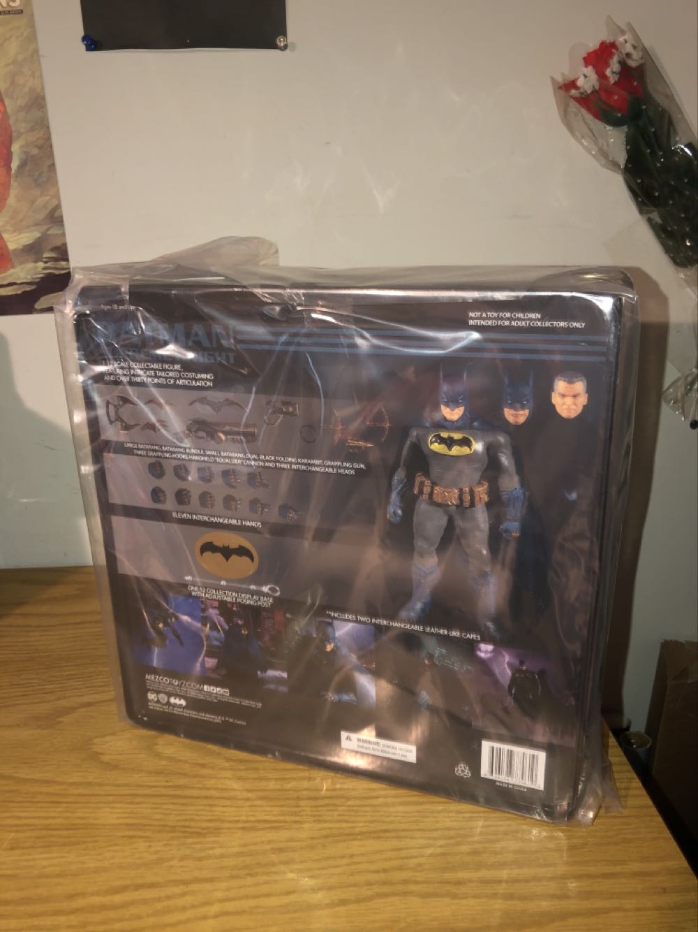 Mezco Dc Batman Supreme Knight Grey - Mezco Toyz (Batman) action figure collectible [Barcode 696198774610] - Main Image 2