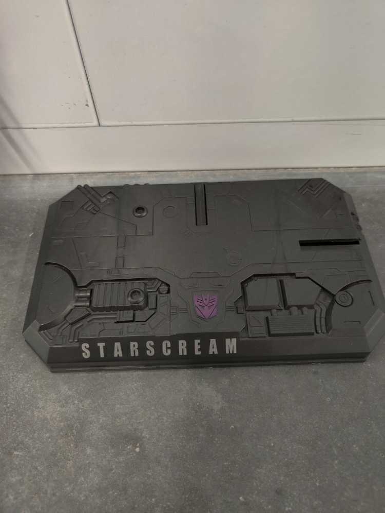 Starscream 2nd USA Wal Mart Robot Mode - Hasbro (Masterpiece Large Scale) action figure collectible - Main Image 2