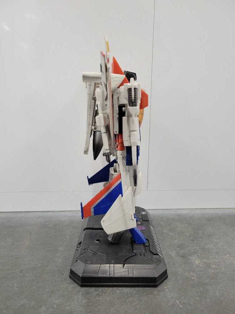 Starscream 2nd USA Wal Mart Robot Mode - Hasbro (Masterpiece Large Scale) action figure collectible - Main Image 3