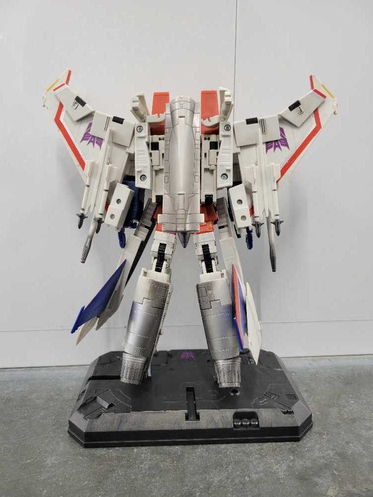 Starscream 2nd USA Wal Mart Robot Mode - Hasbro (Masterpiece Large Scale) action figure collectible - Main Image 4