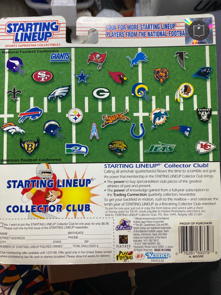 Herman Moore - 1997 - 10th Year Edition - Hasbo / Kenner (Starting Lineup Football) action figure collectible [Barcode 076281693798] - Main Image 2