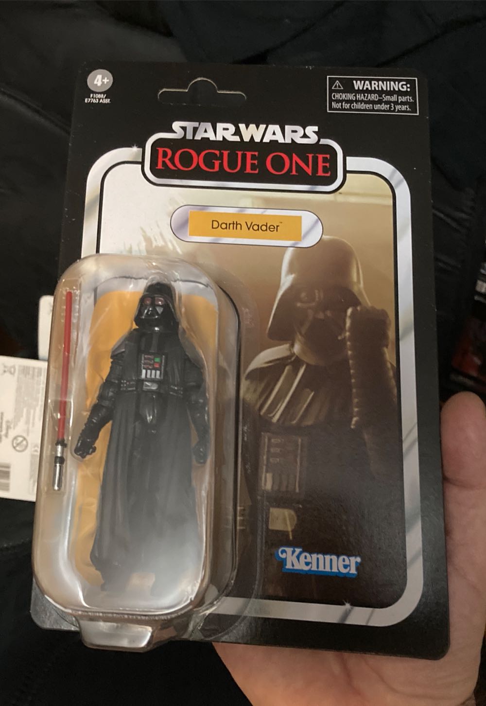 Darth Vader (Rogue One) - Hasbro (Vintage Collection) action figure collectible [Barcode 5010993800810] - Main Image 4