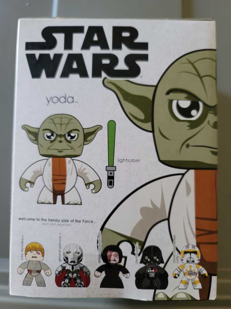Star Wars Yoda - Hasbro (Mighty Muggs) action figure collectible [Barcode 653569323075] - Main Image 2