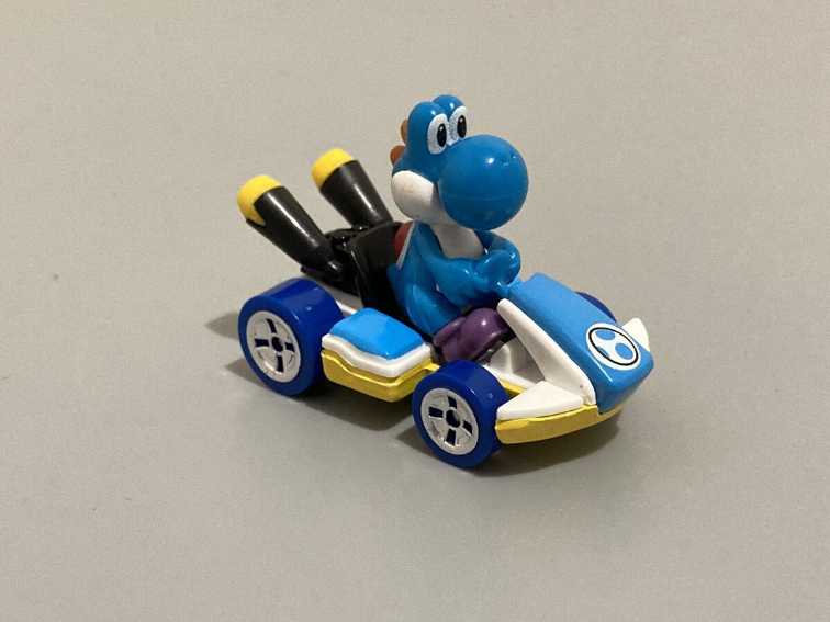 Hot Wheels-Mario Kart- Light Blue Yoshi (Standard Kart) - Mattel (Hot Wheels Mario Kart) action figure collectible [Barcode 887961714517] - Main Image 4