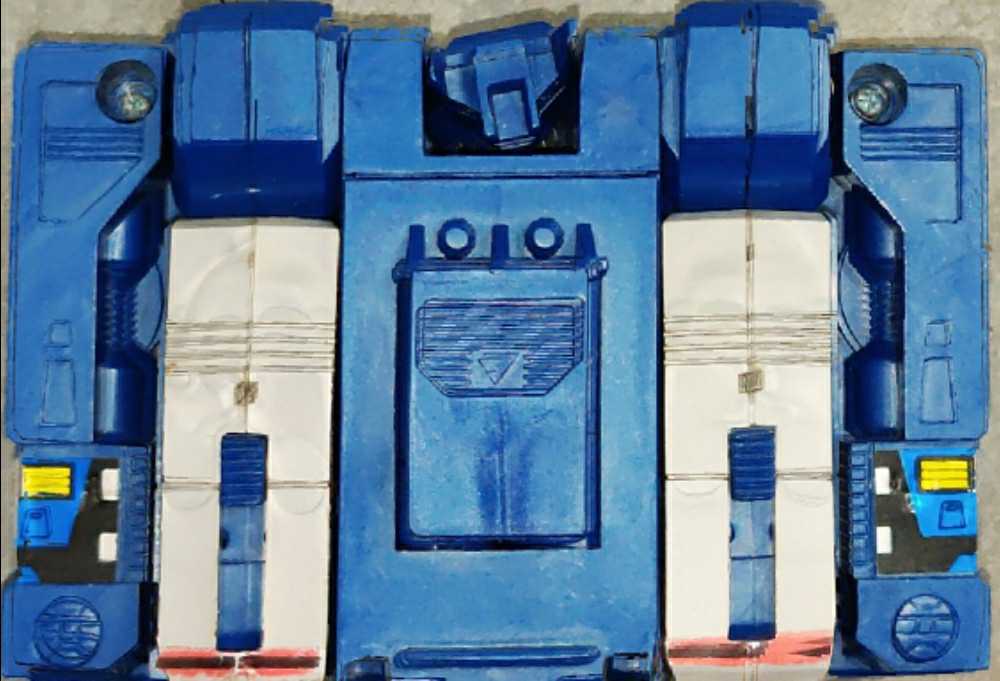 Soundwave 4th Radio Mode Cassette - Hasbro (1984) action figure collectible [Barcode 5011809111984] - Main Image 2