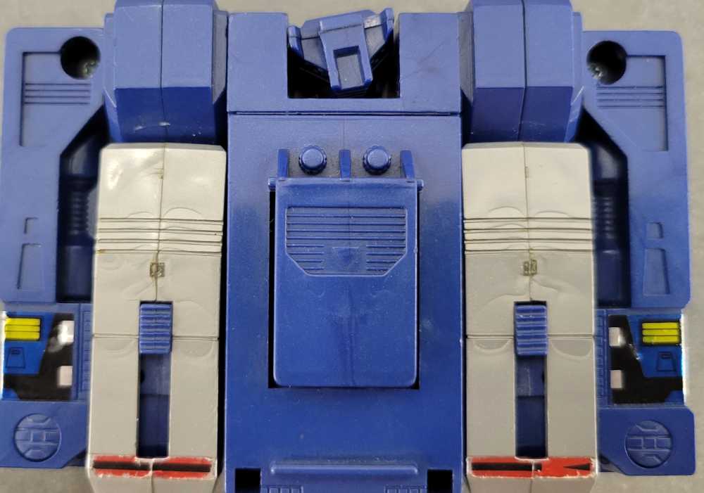 Soundwave 4th Radio Mode Cassette - Hasbro (1984) action figure collectible [Barcode 5011809111984] - Main Image 4