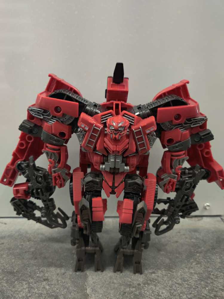 66 Overload 2nd Robot Mode - Hasbro (Studio Series) action figure collectible [Barcode 630509905348] - Main Image 2