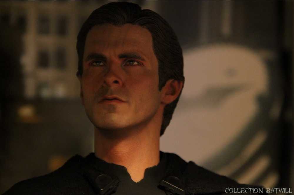 Enterbay- Batman Begins The Dark Knight Quarter Scale - Enterbay (Batman) action figure collectible - Main Image 2
