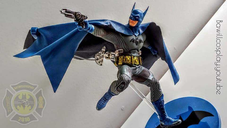 Mezco 1/12 batman - Mezco Toyz action figure collectible - Main Image 3