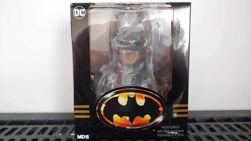 Mezco 1/12 batman 1989 MD  - Mezco Toyz action figure collectible - Main Image 2