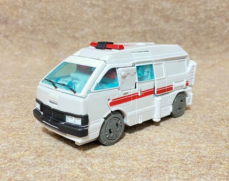 Ratchet - Hasbro (Generations) action figure collectible - Main Image 2