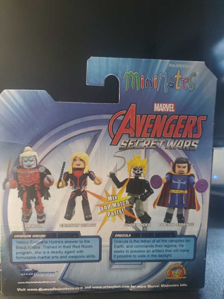 Crimson Widow & Dracula - Diamond Select Toys (MiniMates) action figure collectible [Barcode 699788831878] - Main Image 2