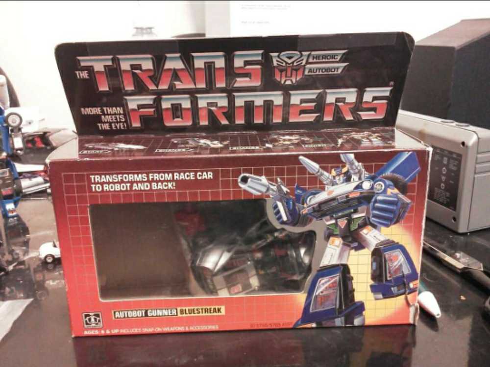 Transformers G1 Bluestreak - Hasbro (1984) action figure collectible [Barcode 038976057551] - Main Image 2