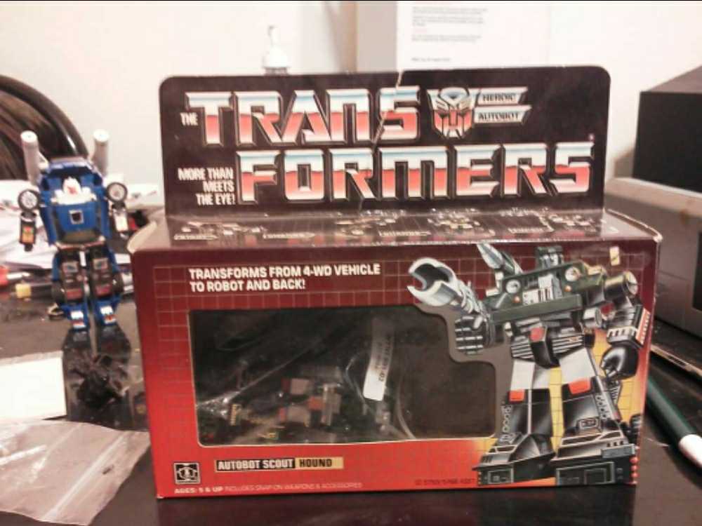 Hound 1st Boxed 1984 Cars - Hasbro (1984) action figure collectible [Barcode 03894705] - Main Image 2