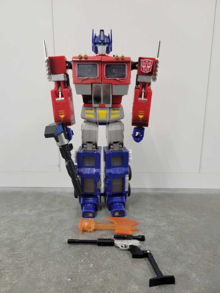 Optimus Prime 20th Anniversary 5th Black Gun Modified Stacks - Hasbro (Masterpiece Large Scale) action figure collectible - Main Image 2
