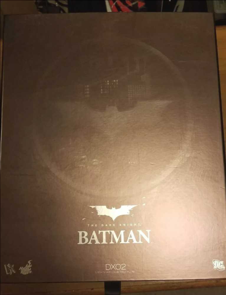 Batman - Hot Toys 1:6 Scale Figure (Batman: Dark Knight Triology) action figure collectible - Main Image 3