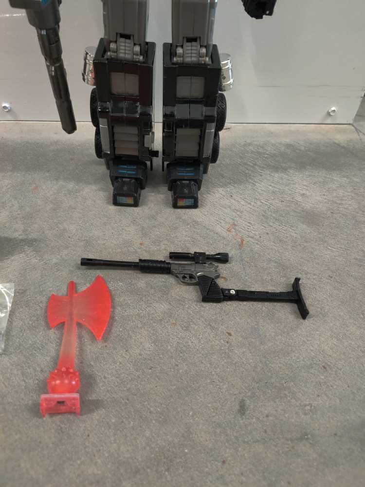 Optimus Prime Black Nemesis Prime MP-1B - Takara Tomy (Masterpiece Large Scale) action figure collectible - Main Image 3