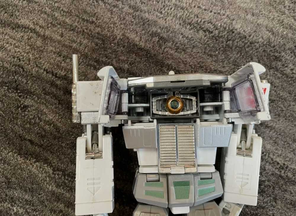 Ultra Magnus MP-2 Robot Mode - Takara Tomy (Masterpiece Large Scale) action figure collectible - Main Image 4