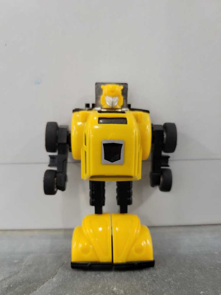 Bumblebee 1st Yellow Robot Mode Minibot Mini Bot - Hasbro (1984) action figure collectible - Main Image 2