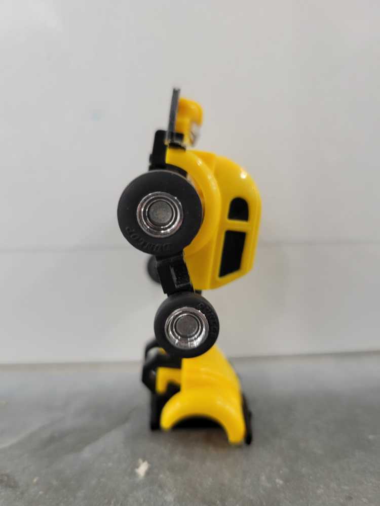Bumblebee 1st Yellow Robot Mode Minibot Mini Bot - Hasbro (1984) action figure collectible - Main Image 3