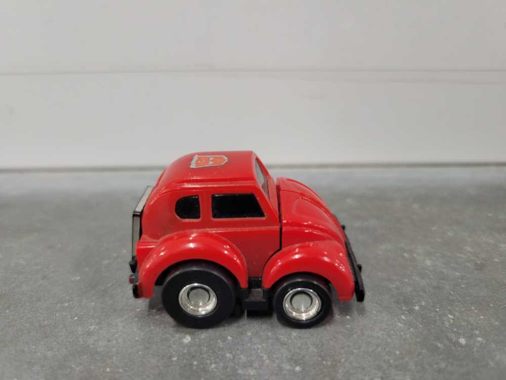 Bumblebee 2nd Red Vehicle Mode Minibot Mini Bot - Hasbro (1984) action figure collectible - Main Image 3