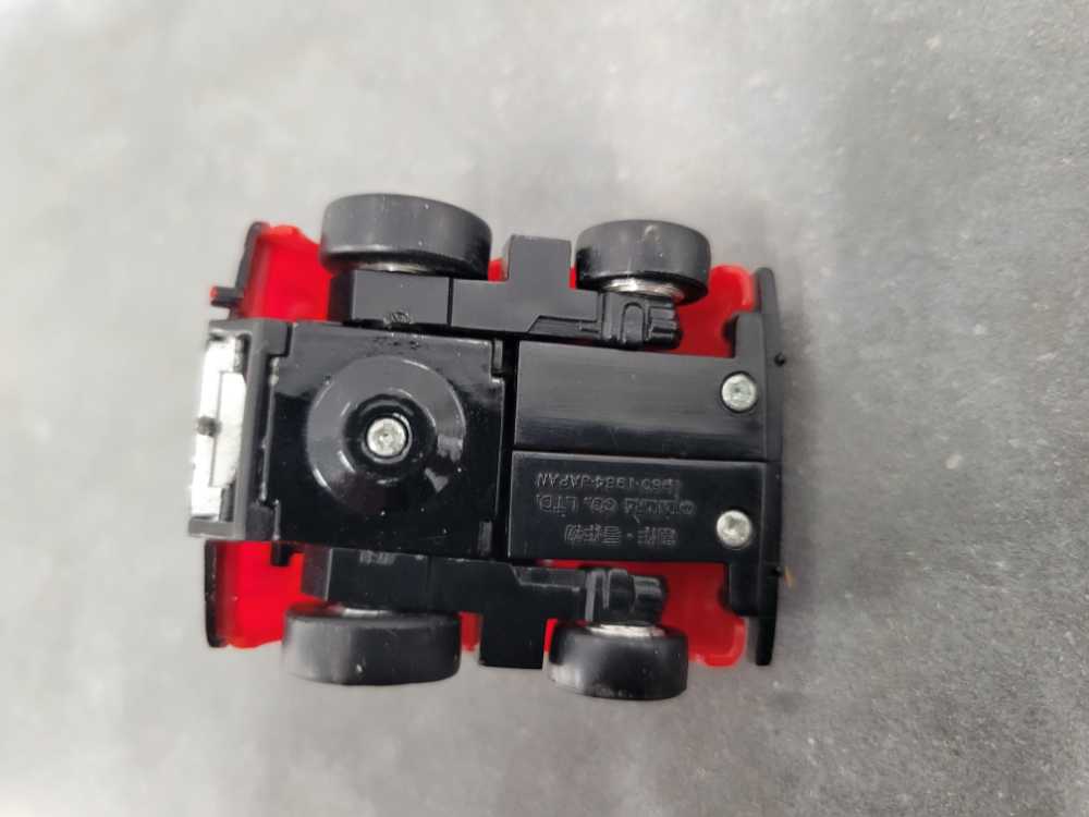 Bumblebee 2nd Red Vehicle Mode Minibot Mini Bot - Hasbro (1984) action figure collectible - Main Image 4