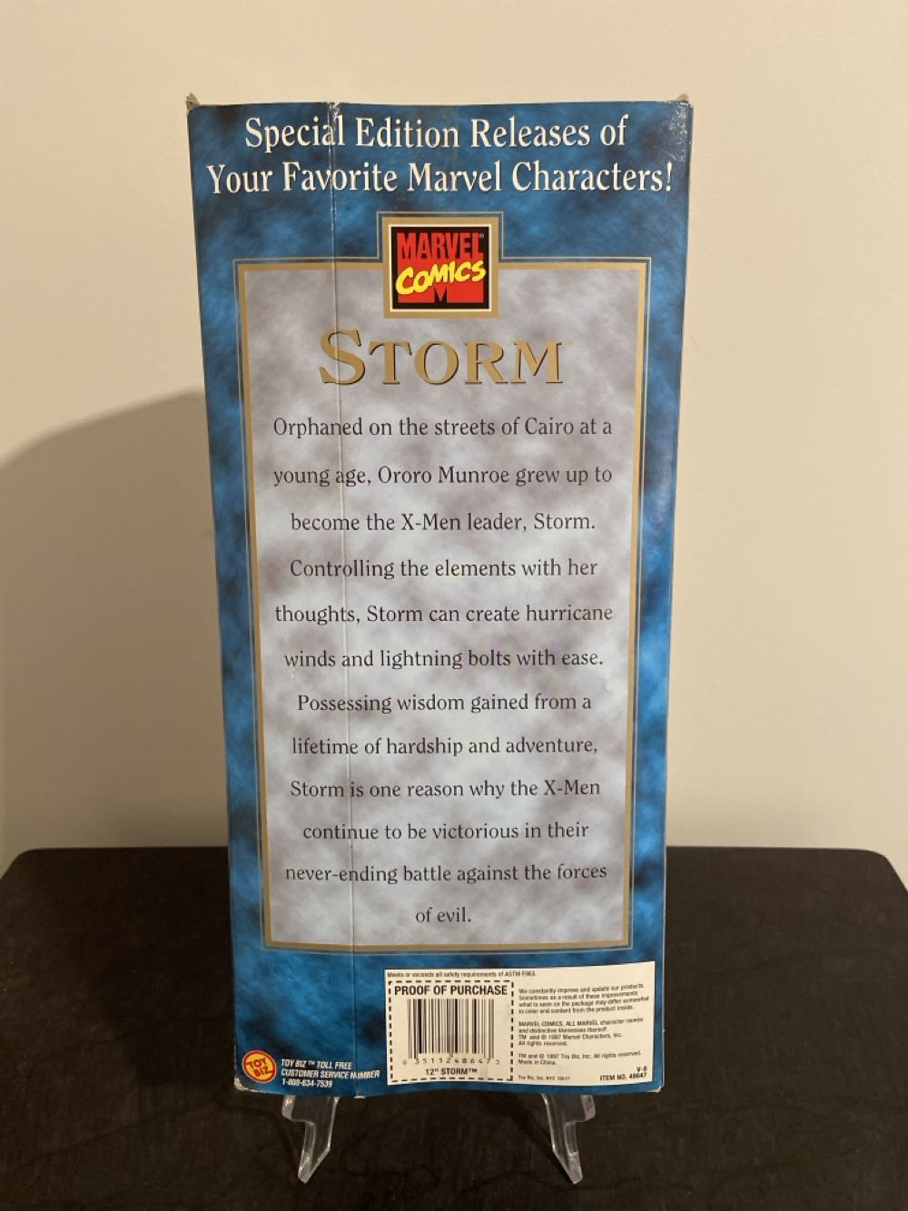 12” Storm - Toybiz (Marvel Special Edition Series 12” Super Hero) action figure collectible [Barcode 035112486473] - Main Image 2