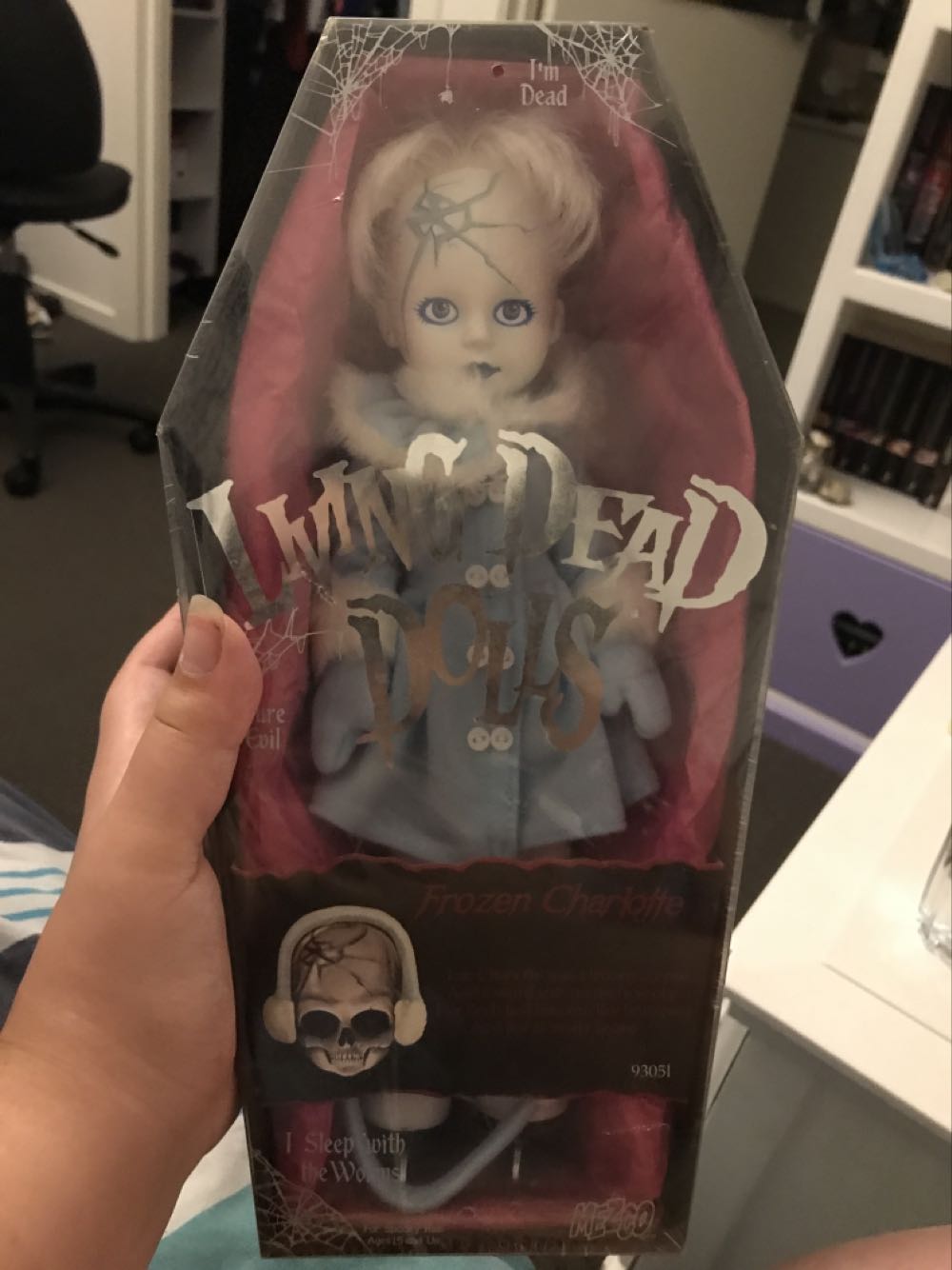 Frozen Charlotte - Mezco Toyz (Living Dead Dolls Series) action figure collectible [Barcode 696198930511] - Main Image 2