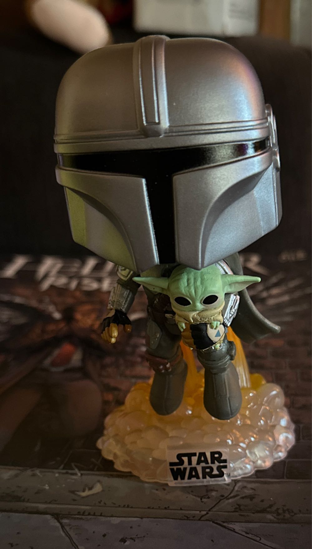 Mandalorian With The Child - Funko (Star Wars) action figure collectible [Barcode 889698509596] - Main Image 4
