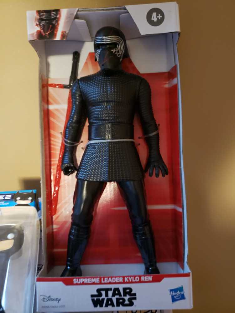 Star Wars 9.5” - Supreme Leader Kylo Ren - Hasbro (Star Wars: The Rise Of Skywalker) action figure collectible [Barcode 5010993662838] - Main Image 2