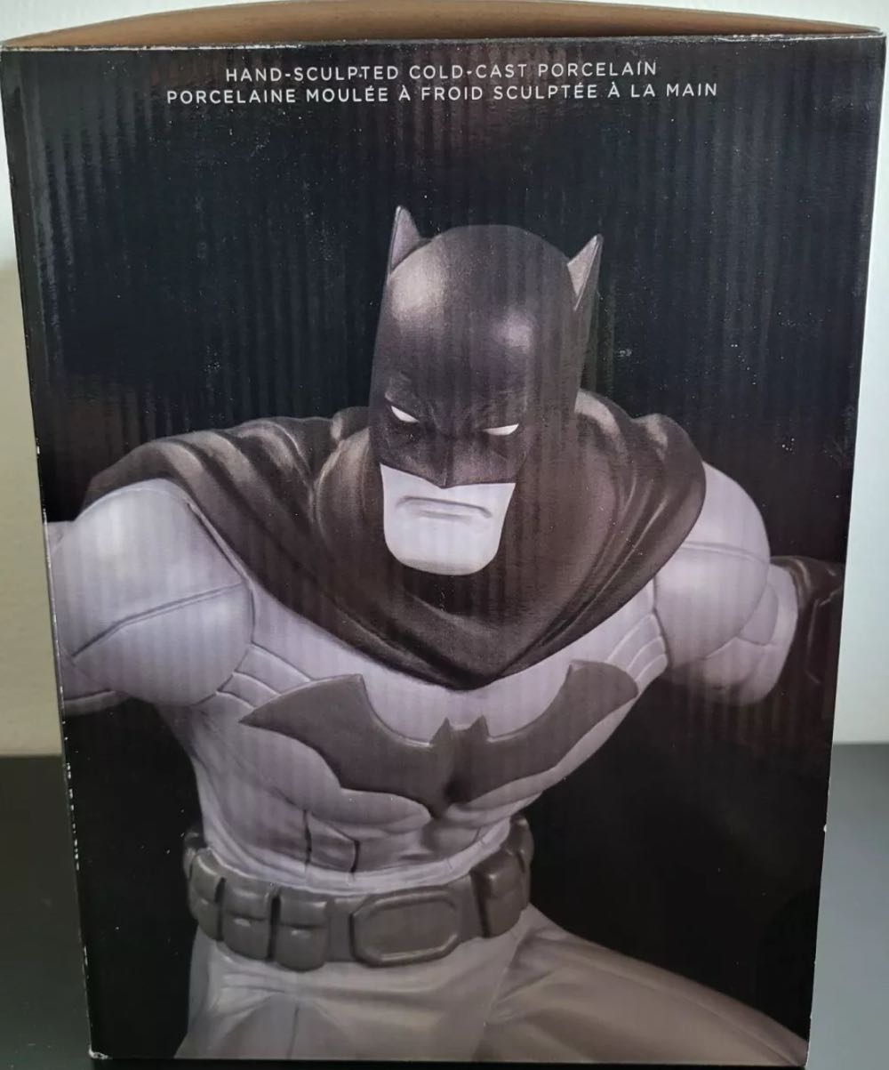 Batman Capullo Black And White Batman By Greg Capullo - DC Comics action figure collectible [Barcode 761941332000] - Main Image 4