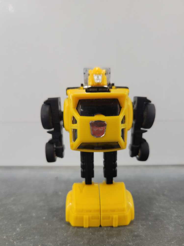 Cliffjumper Yellow Pre Rub Robot Mode Minibot Mini Bot - Hasbro (1984) action figure collectible - Main Image 2