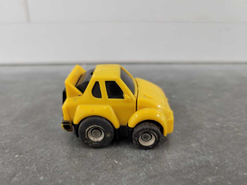 Transformers G1 Cliffjumper 1st Yellow G1 - Hasbro (1984) action figure collectible - Main Image 3