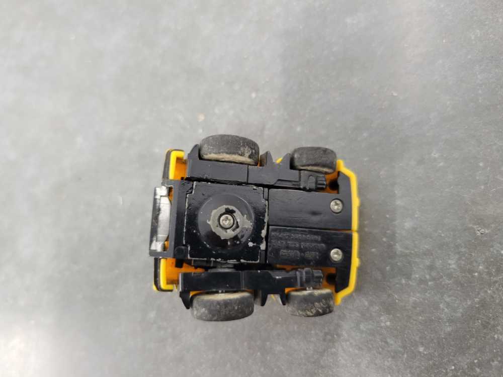 Transformers G1 Cliffjumper 1st Yellow G1 - Hasbro (1984) action figure collectible - Main Image 4