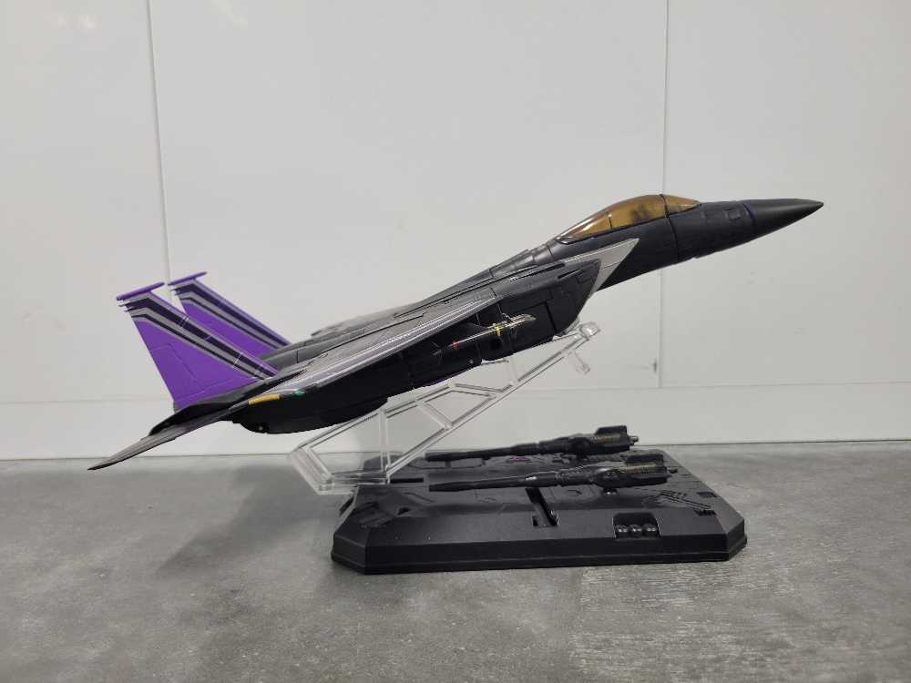 Skywarp Jet Mode Wal-Mart  - Hasbro (Masterpiece Large Scale) action figure collectible - Main Image 3