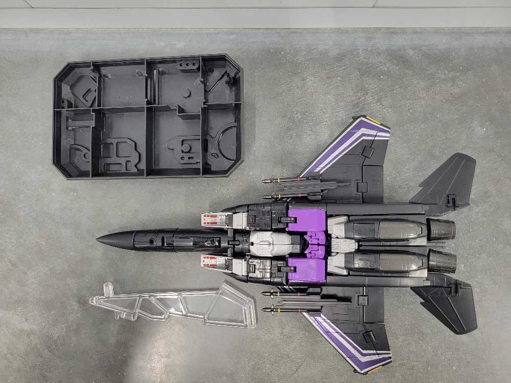 Skywarp Jet Mode Wal-Mart  - Hasbro (Masterpiece Large Scale) action figure collectible - Main Image 4