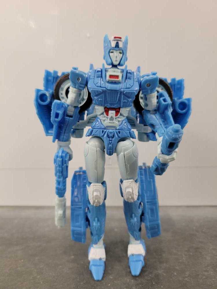 Chromia Robot Mode - Hasbro (Seige) action figure collectible - Main Image 2