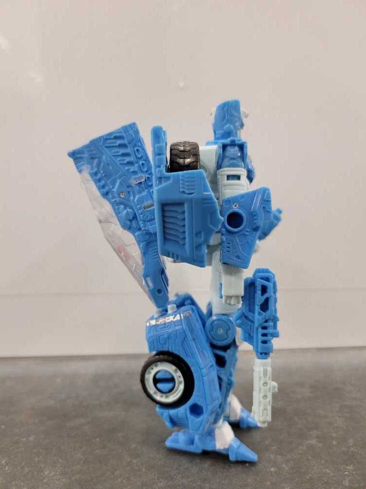 Chromia Robot Mode - Hasbro (Seige) action figure collectible - Main Image 3
