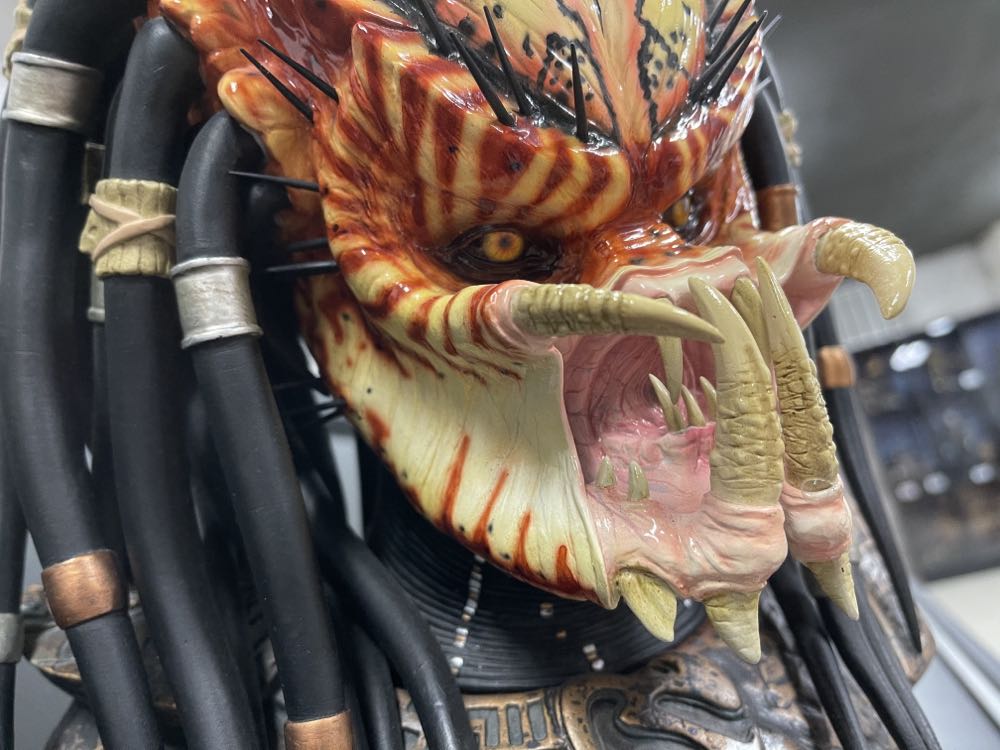 By Sideshow Predator 2 Legendary Scale™ Bust By - Sideshow Collectibles (Predator 2) action figure collectible [Barcode 747720215818] - Main Image 4