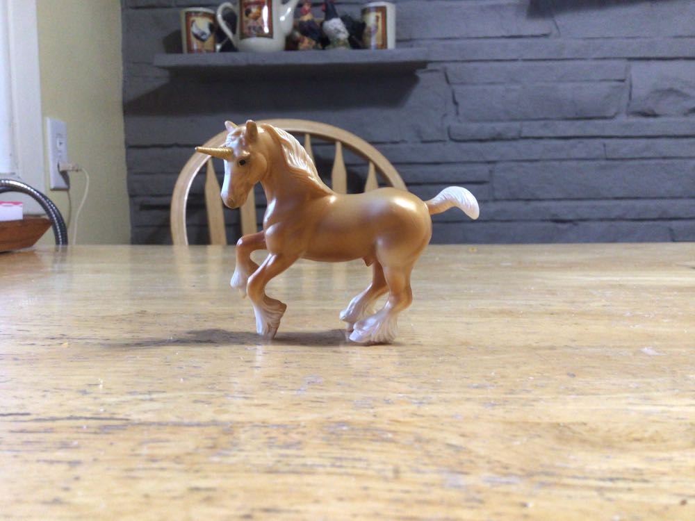 Breyer Unicorn Crazy Surprise Single Pack - Breyer action figure collectible [Barcode 019756972684] - Main Image 2