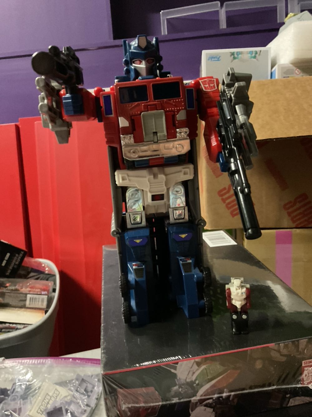 Transformers G1 Reissue Optimus Prime Powermaster  action figure collectible [Barcode 5010994673871] - Main Image 3