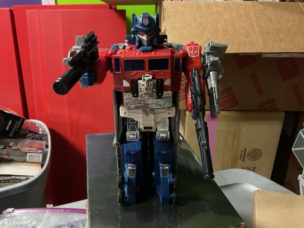 Transformers G1 Reissue Optimus Prime Powermaster  action figure collectible [Barcode 5010994673871] - Main Image 4