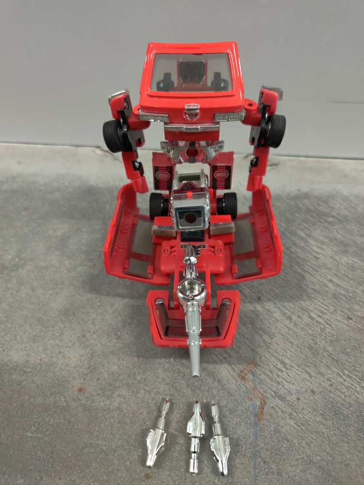 Ironhide Robot Mode 1984 Cars - Hasbro (1984) action figure collectible - Main Image 2