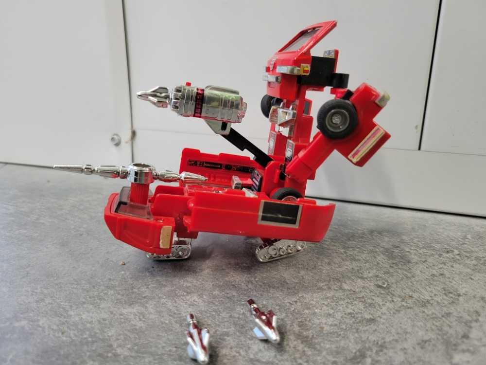 Ironhide Robot Mode 1984 Cars - Hasbro (1984) action figure collectible - Main Image 3