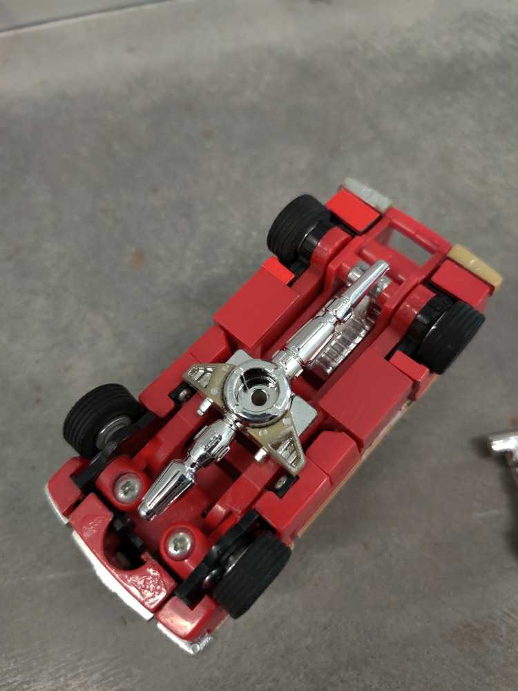 Ironhide Vehicle Mode 1984 Cars - Hasbro (1984) action figure collectible - Main Image 3