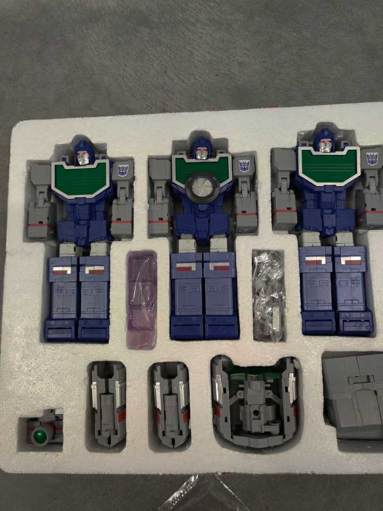 Reflector FT-11 (Spotter) - Fans Toys (Masterpiece 1984) action figure collectible - Main Image 2